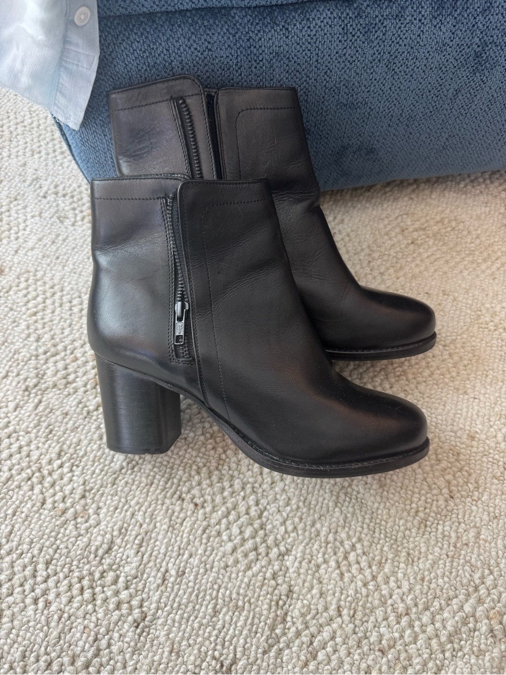 FRYE Size 9 Black Leather Block Heel Ankle Boots